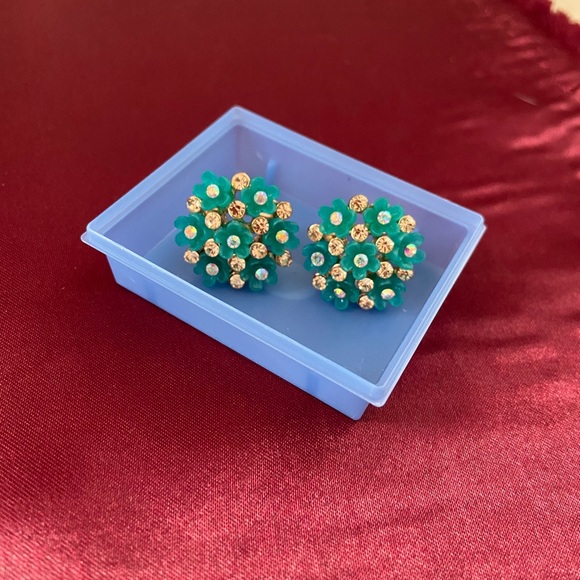 Flower Stud 4 colors - Picture 9 of 12